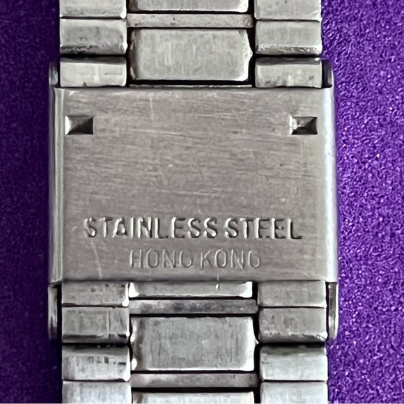 Vintage Pulsar Brushed Gold Toned Chamfer Tank Watch - Picture 15 of 16